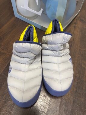 The North Face Quilted Slip-On Slippers in Light Gray, Blue & Yellow